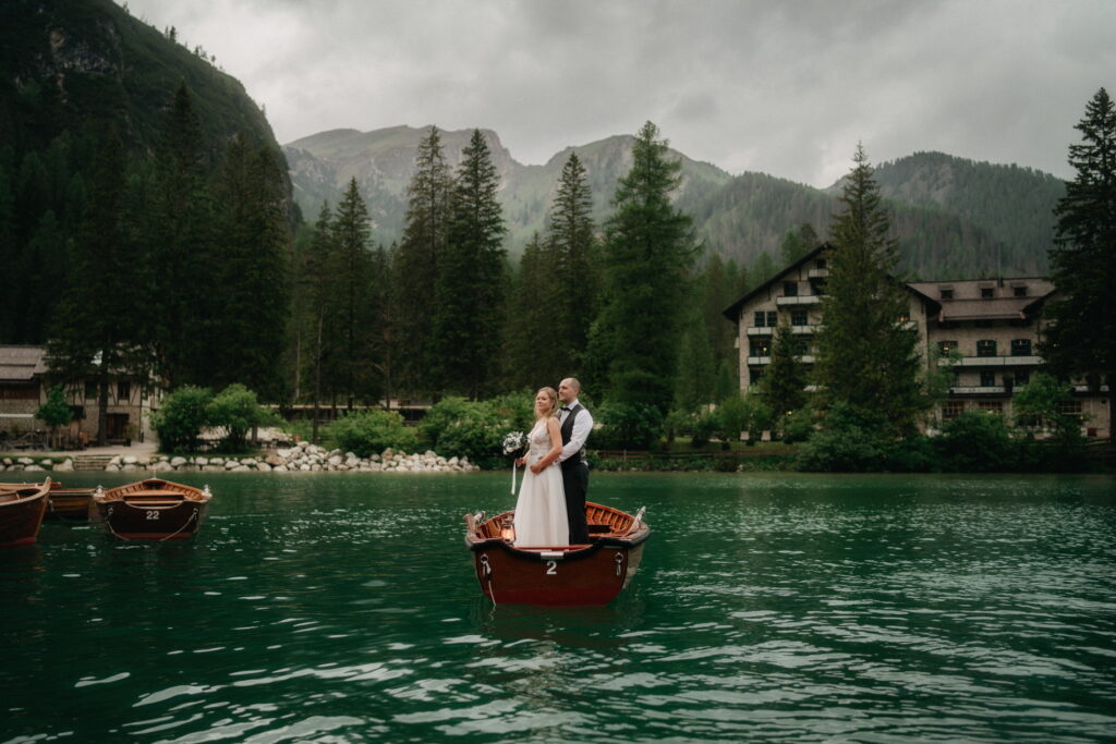 svatba v Itálii u jezera Lago di Braies