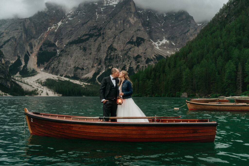 svatba v Itálii u jezera Lago di Braies