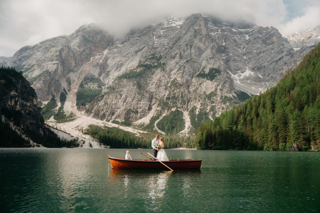 svatba v Itálii u jezera Lago di Braies