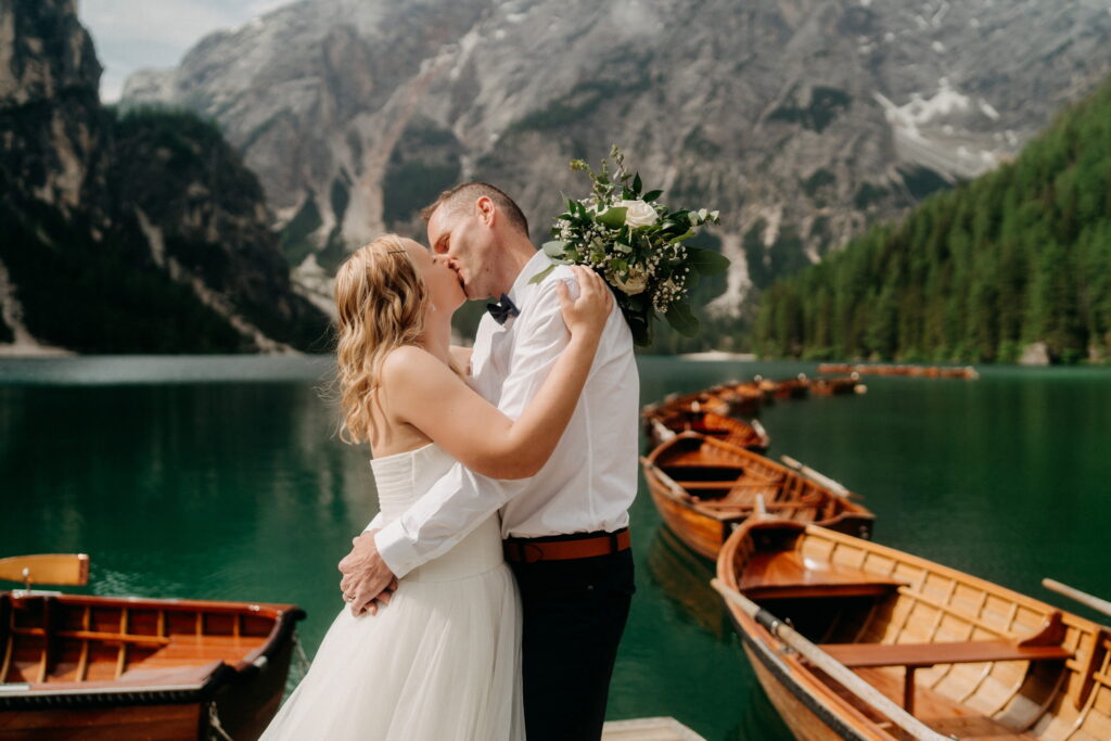 svatba v Itálii u jezera Lago di Braies